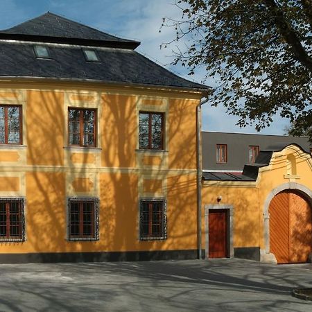 Hotel Fara Rancirov Jihlava Esterno foto