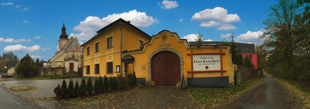 Hotel Fara Rancirov Jihlava Esterno foto